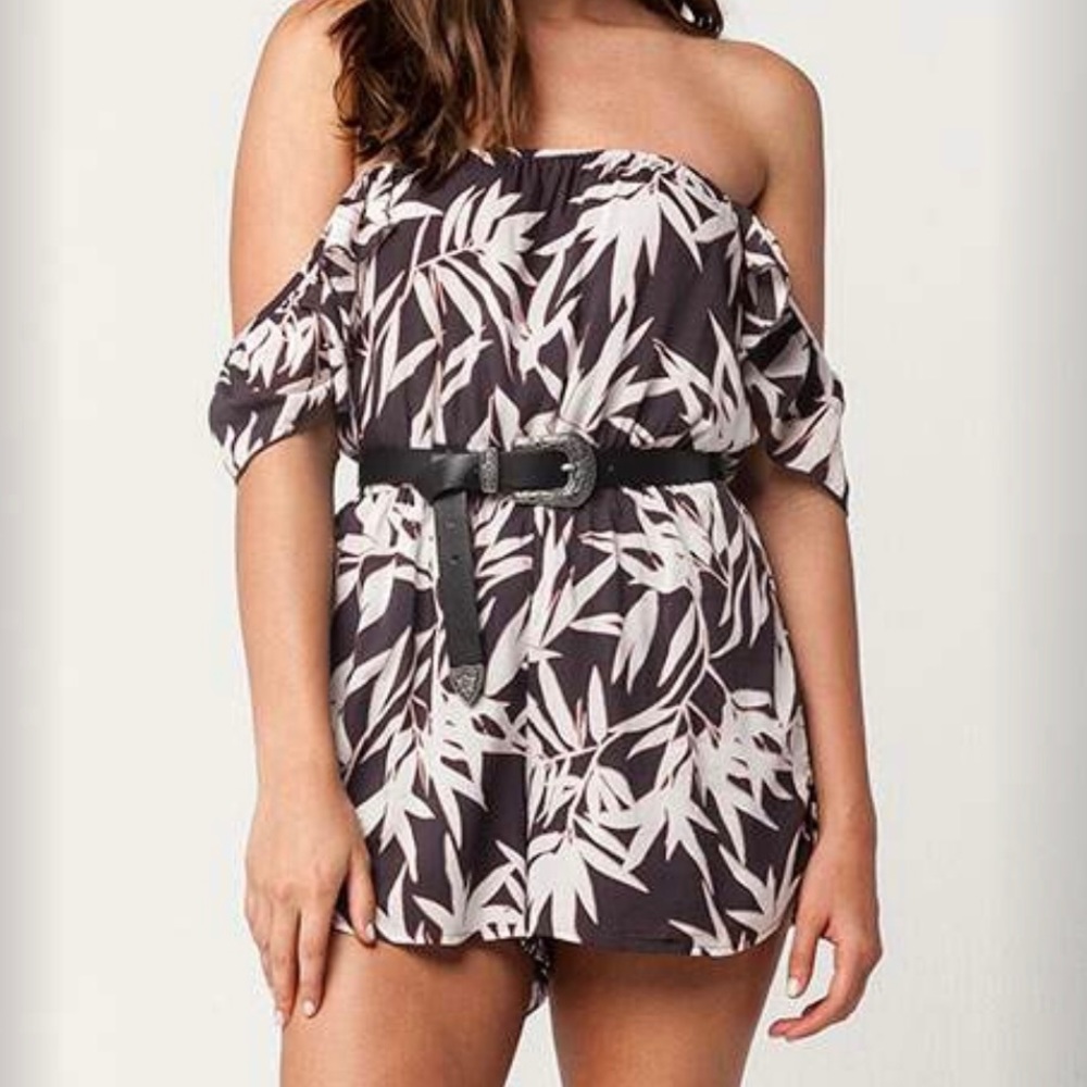 Amuse Society grey and white leaf print off the shoulder romper